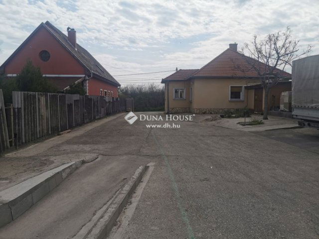 Eladó ipari ingatlan, Vecsésen 269.9 M Ft / költözzbe.hu