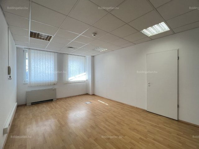 Eladó iroda, Kaposváron, Petőfi téren 0.155 M Ft, 1 szobás