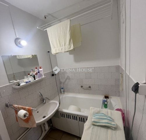 Eladó panellakás, Budapesten, III. kerületben 65 M Ft, 2 szobás