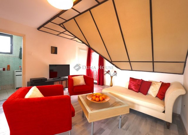 Eladó családi ház, Várpalotán 84.5 M Ft, 5 szobás