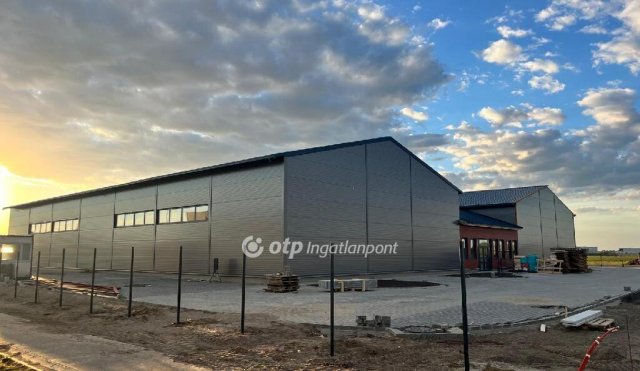 Kiadó ipari ingatlan, Debrecenben 3600 E Ft / hó