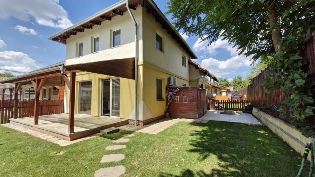 Eladó sorház, Üllőn 94.9 M Ft, 4 szobás / költözzbe.hu