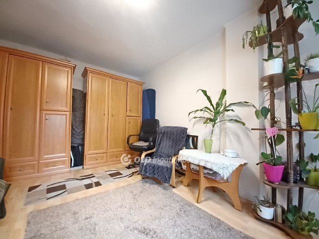 Eladó családi ház, Egerben 81.9 M Ft, 6 szobás