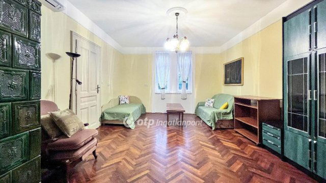 Eladó téglalakás, Győrött 69.999 M Ft, 2 szobás