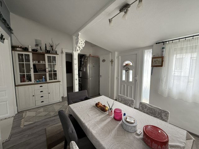 Eladó családi ház, Balatonkenesén 117.9 M Ft, 3+1 szobás