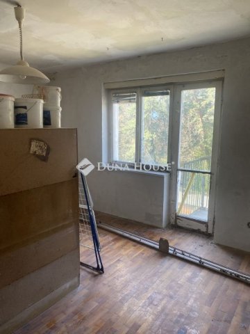 Eladó téglalakás, Komlón 19.9 M Ft, 2 szobás