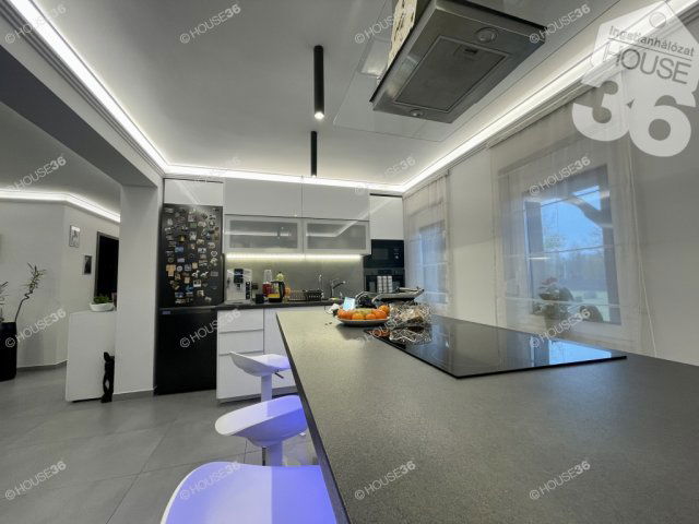 Eladó családi ház, Kecskeméten 219 M Ft, 5 szobás