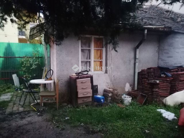 Eladó családi ház, Budapesten, XV. kerületben 85 M Ft, 9 szobás
