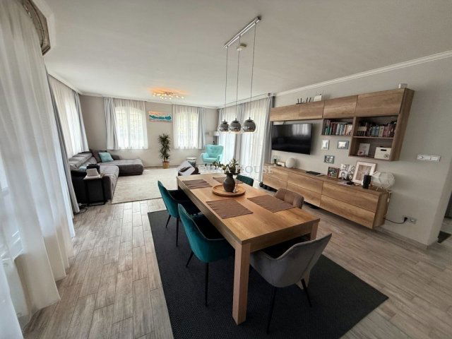 Eladó családi ház, Székesfehérvárott 165 M Ft, 6 szobás