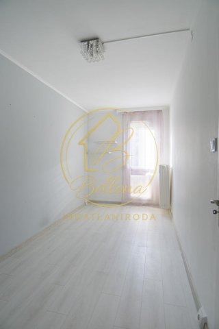 Eladó panellakás, Pécsett 53 M Ft, 3 szobás