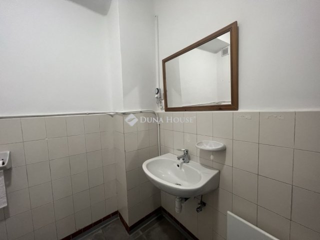 Eladó ikerház, Veszprémben 44 M Ft, 2 szobás