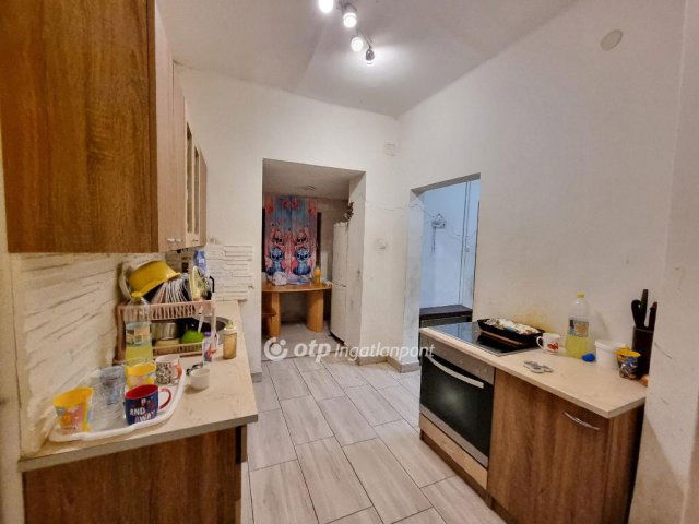 Eladó családi ház, Pápán 24.9 M Ft, 2 szobás