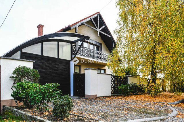 Eladó családi ház, Pécsett, Szeder utcában 170 M Ft, 1 szobás