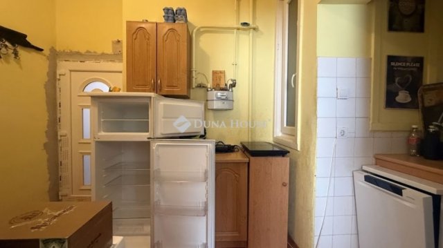 Eladó téglalakás, Szombathelyen 28 M Ft, 2 szobás