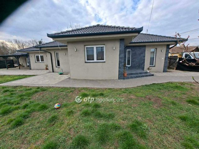 Eladó családi ház, Derecskén 89.9 M Ft, 3 szobás