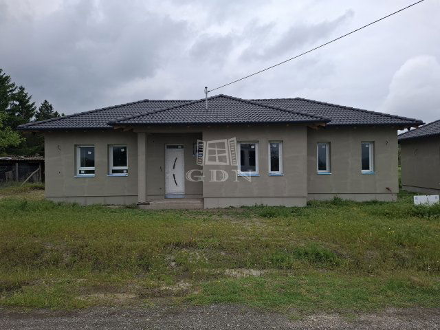 Eladó családi ház, Szigetbecsén 79.9 M Ft, 5 szobás