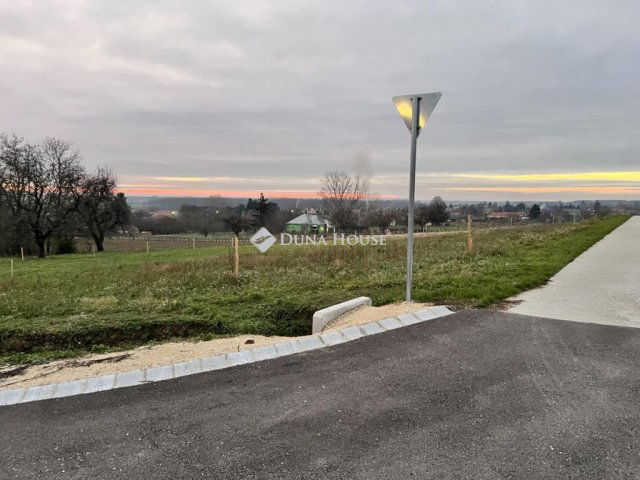 Eladó telek, Gyarmaton 16 M Ft / költözzbe.hu