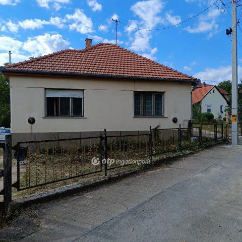 Eladó családi ház, Pécsett 44.9 M Ft, 3 szobás