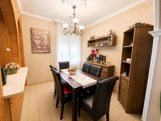 Eladó családi ház, Kunszentmiklóson 74 M Ft, 4+2 szobás