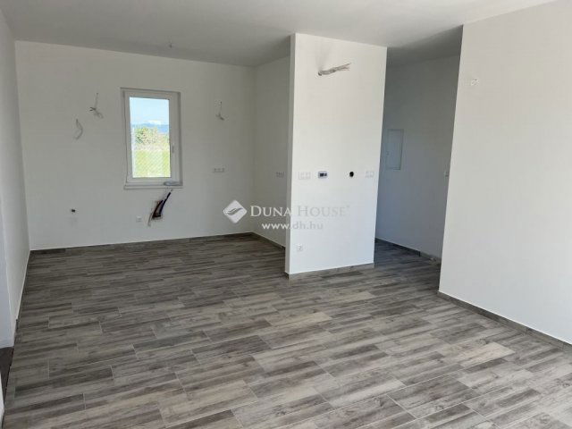 Eladó családi ház, Tahitótfalun 69 M Ft, 1+3 szobás