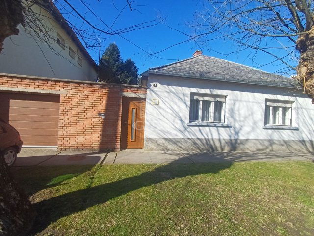 Eladó családi ház, Baján 55 M Ft, 2+1 szobás