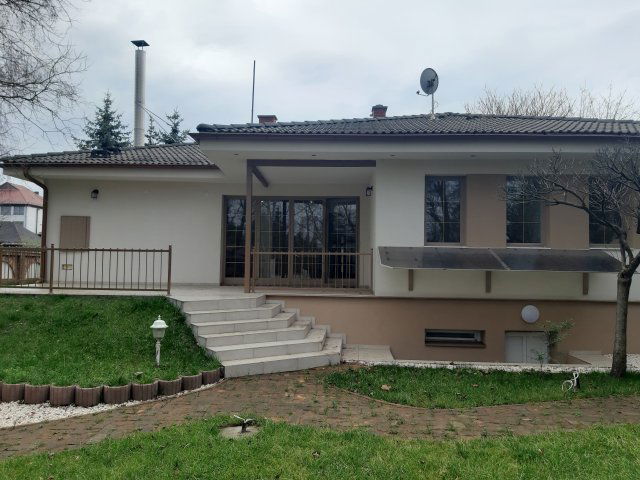 Eladó családi ház, Debrecenben 325 M Ft, 5 szobás