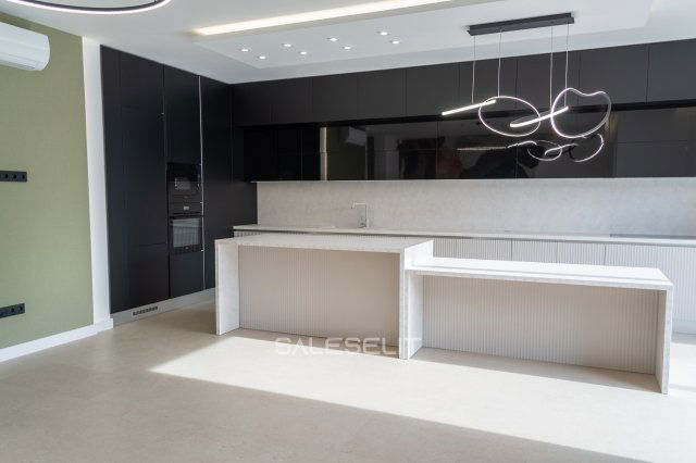 Eladó családi ház, Debrecenben 250 M Ft, 3 szobás