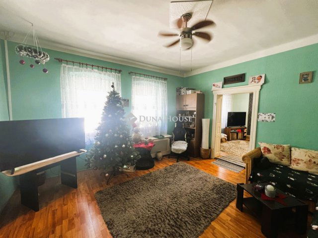 Eladó családi ház, Kesztölcön, Széchenyi István utcában