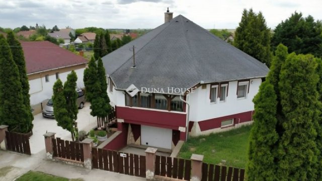 Eladó családi ház, Ráckeresztúron 92 M Ft, 5 szobás