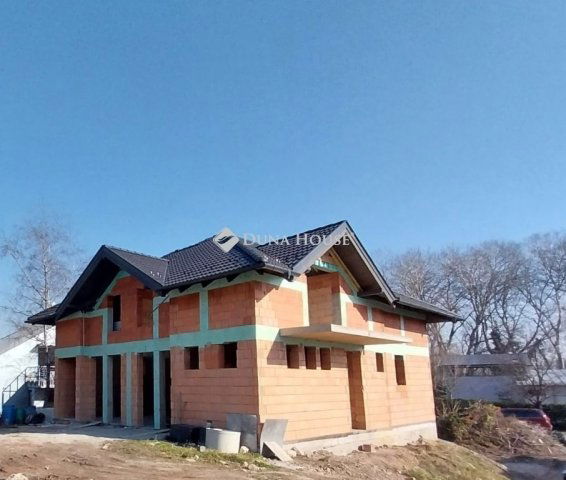 Eladó családi ház, Szentendrén 300 M Ft, 5 szobás