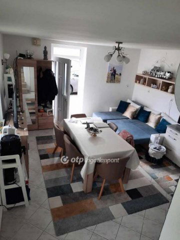 Eladó családi ház, Vonyarcvashegyen 178 M Ft, 11+2 szobás