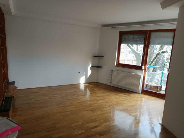 Eladó téglalakás, Pécsett 85 M Ft, 2+1 szobás