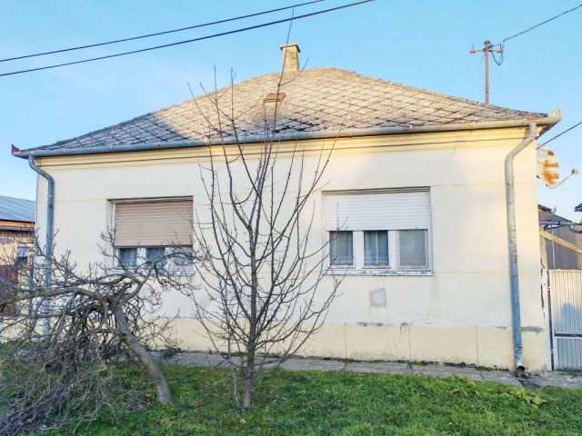 Eladó családi ház, Csurgón 19.9 M Ft, 2 szobás