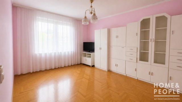 Eladó téglalakás, Szegeden 75 M Ft, 2 szobás