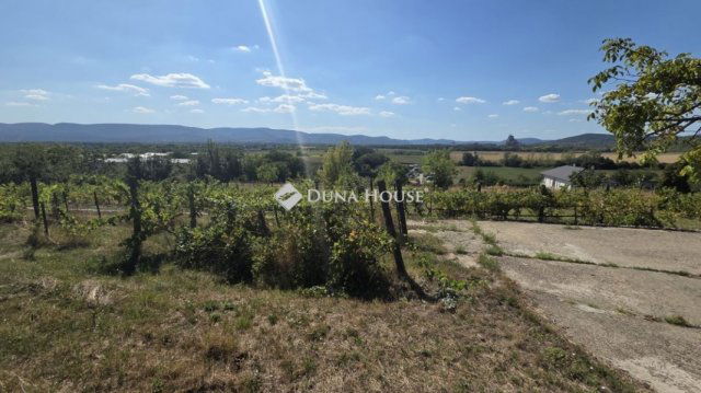 Eladó telek, Vácon 150 M Ft / költözzbe.hu