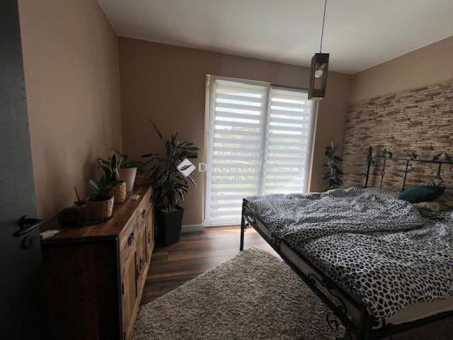 Eladó családi ház, Pécsett 144.5 M Ft, 4 szobás