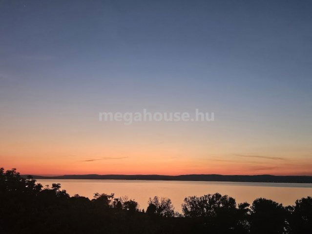 Eladó ikerház, Balatonföldváron 680 M Ft, 4 szobás