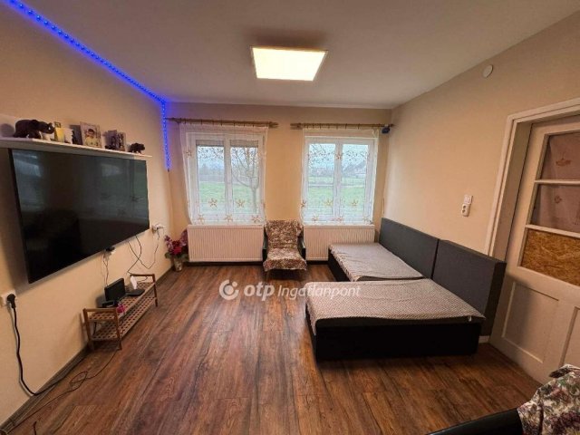 Eladó családi ház, Tápiószelén 29.9 M Ft, 3 szobás