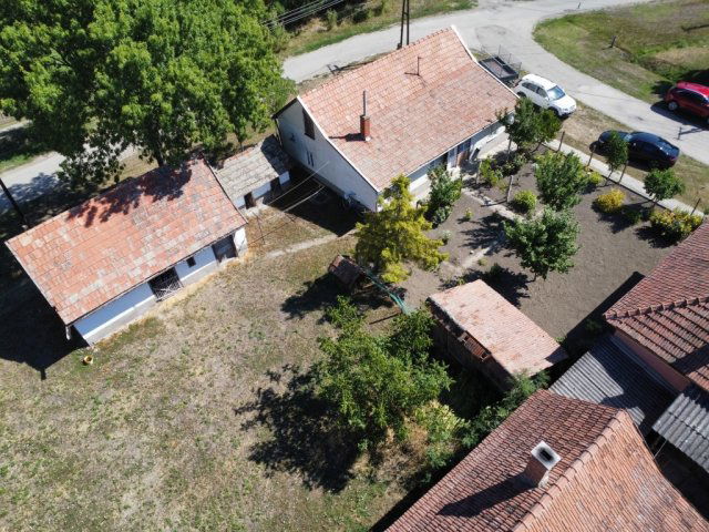 Eladó családi ház, Jászkisérén 10.9 M Ft, 2+1 szobás