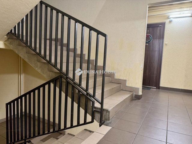 Eladó panellakás, Budapesten, III. kerületben 64.99 M Ft