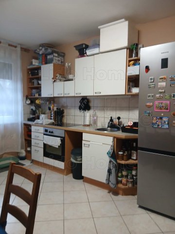 Eladó panellakás, Tatabányán 43.99 M Ft, 2+1 szobás