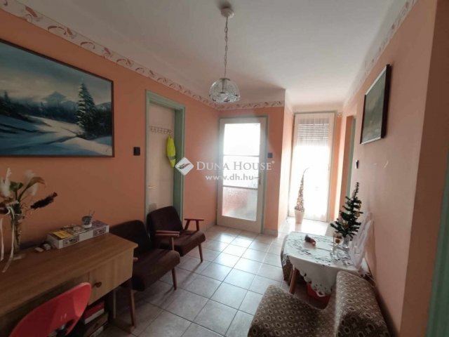 Eladó családi ház, Kunszentmártonban 24.999 M Ft, 5 szobás