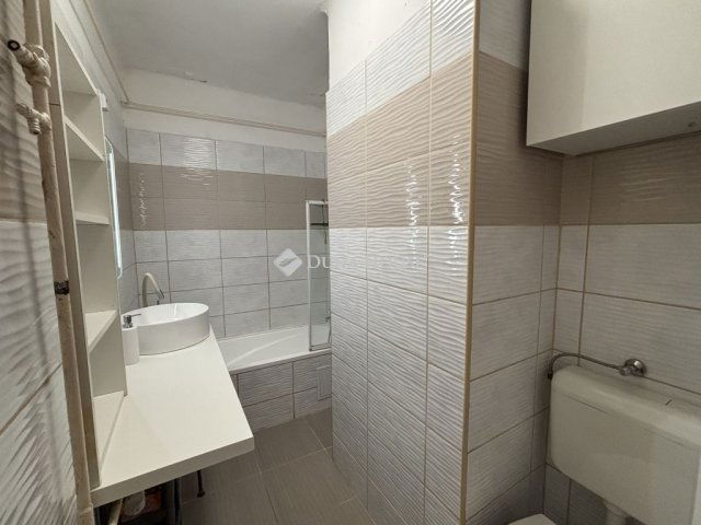Eladó panellakás, Tatabányán 39.9 M Ft, 2 szobás