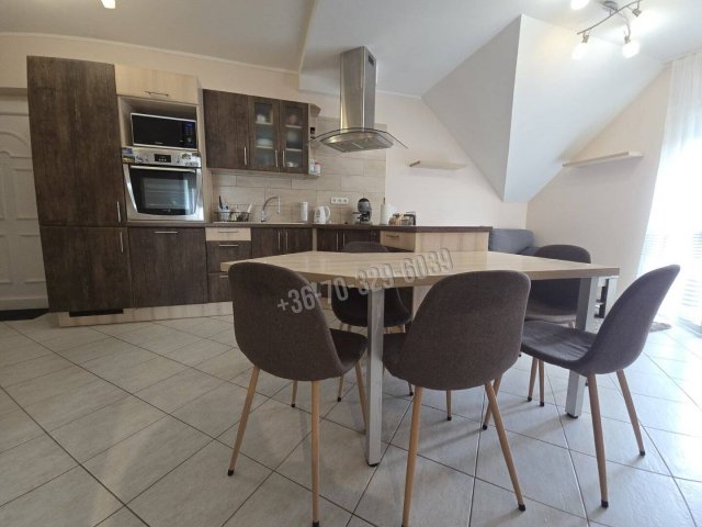 Kiadó téglalakás, albérlet, Sopronban, Patak utcában, 3 szobás