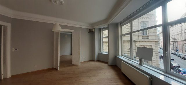 Kiadó téglalakás, albérlet, Budapesten, V. kerületben, 3 szobás