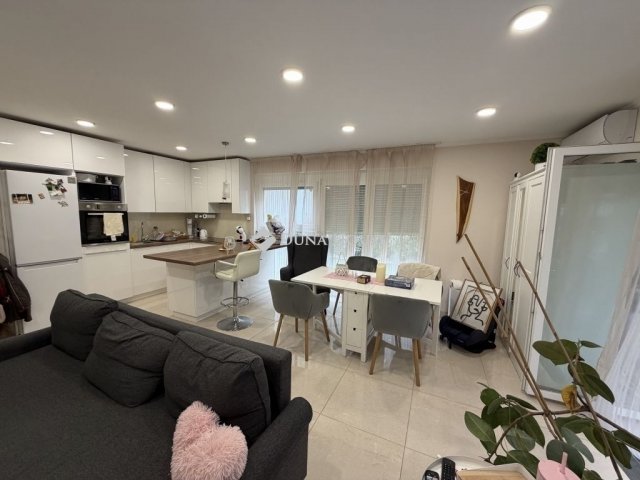 Eladó ikerház, Pécsett 129.9 M Ft, 4 szobás