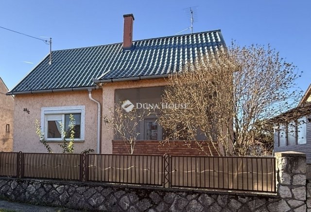 Eladó családi ház, Győrött 64.99 M Ft, 3 szobás