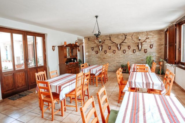 Eladó családi ház, Alsónyéken 149.9 M Ft, 9 szobás