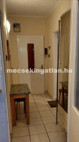 Eladó panellakás, Pécsett 0.14 M Ft, 2 szobás