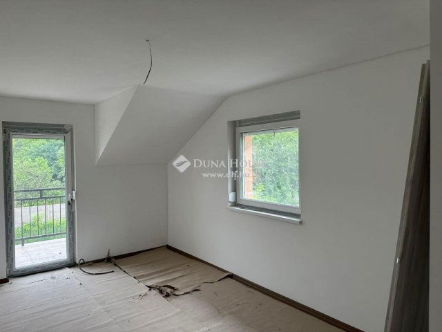 Eladó ikerház, Gödön 245 M Ft, 10 szobás / költözzbe.hu